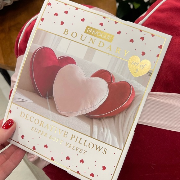 Valentine Heart Velvet Plush Pillow Set of 3 Envogue Red and Pink 🩷 NWT - Picture 3 of 4